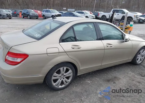 2010 Mercedes-Benz C 300 Luxury 4Matic z USA, uszkodzony, nr VIN WDDGF8BB6AF447916